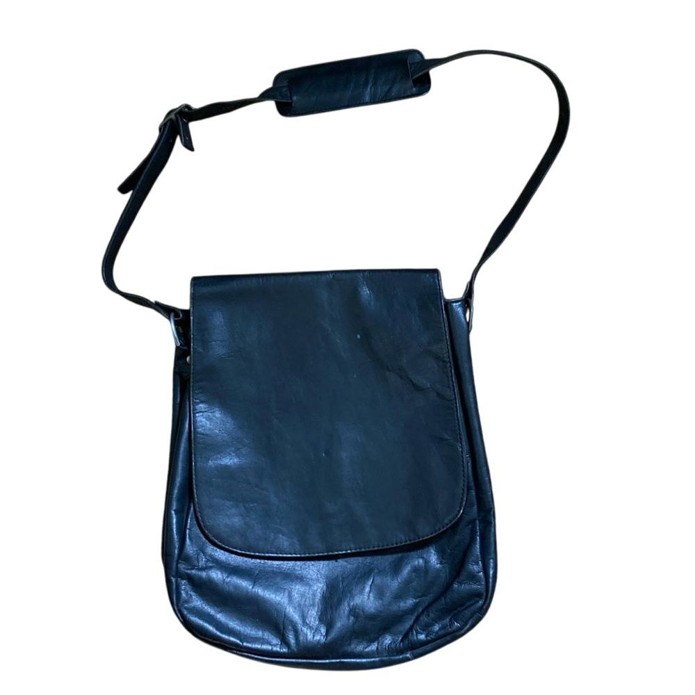 Boulder Ridge Womens Black Leather Crossbody Messenger Hobo Flap Closure Purse